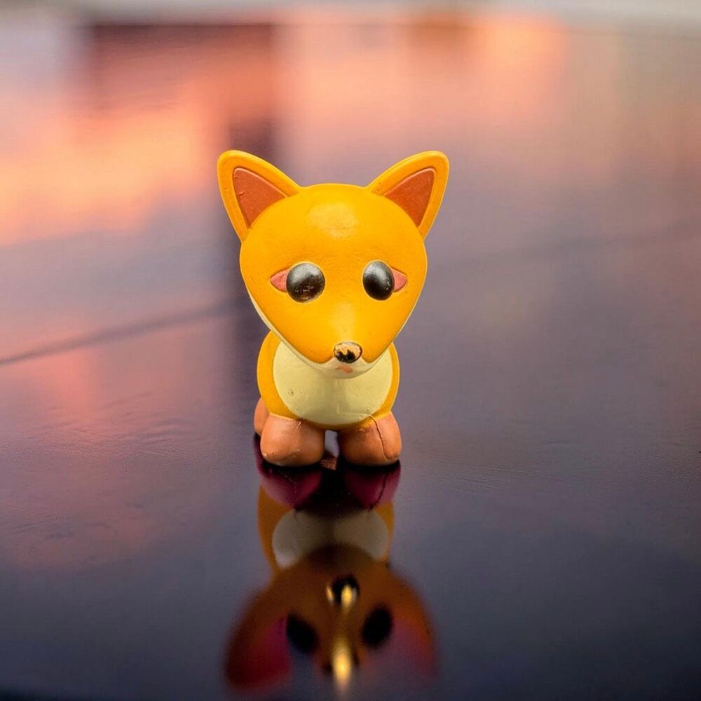 Jazwares Adopt Me! - Fossil Island Red Fox Mini PVC Figure A67